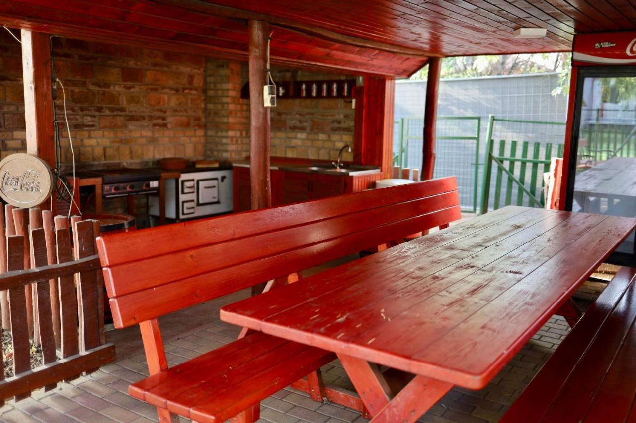 Applegarden Villa Debrecen Luaran gambar